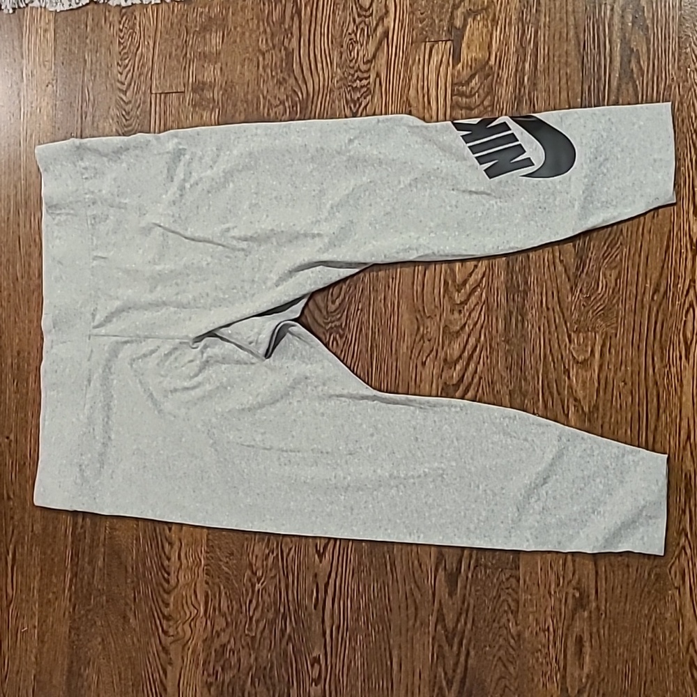Nike tight fit high rise regular length leggings. Gray with black logo. NWT